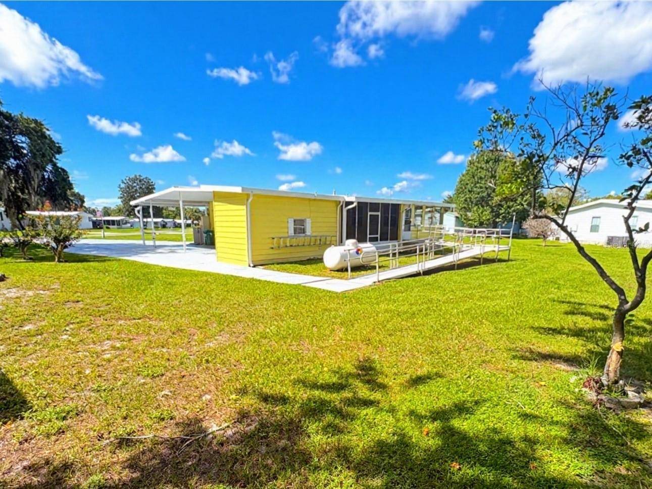 21 N BOBWHITE RD, Wildwood, FL 34785