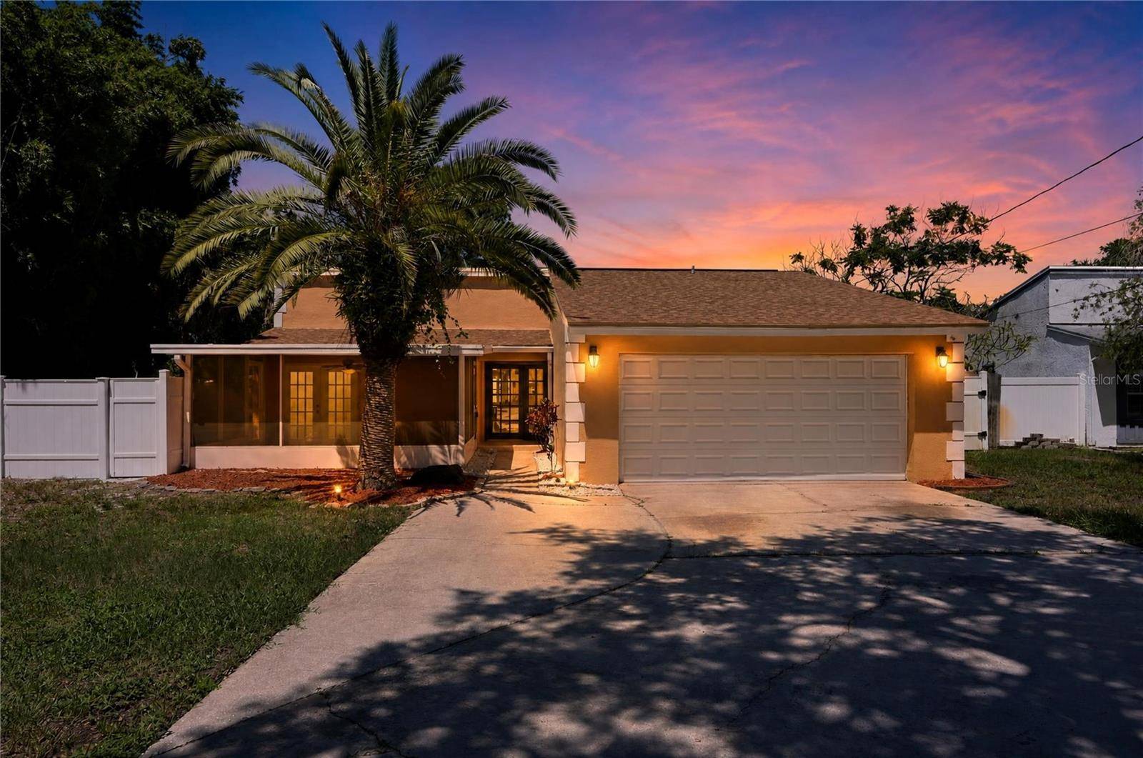 915 SEMINOLE BLVD, Tarpon Springs, FL 34689