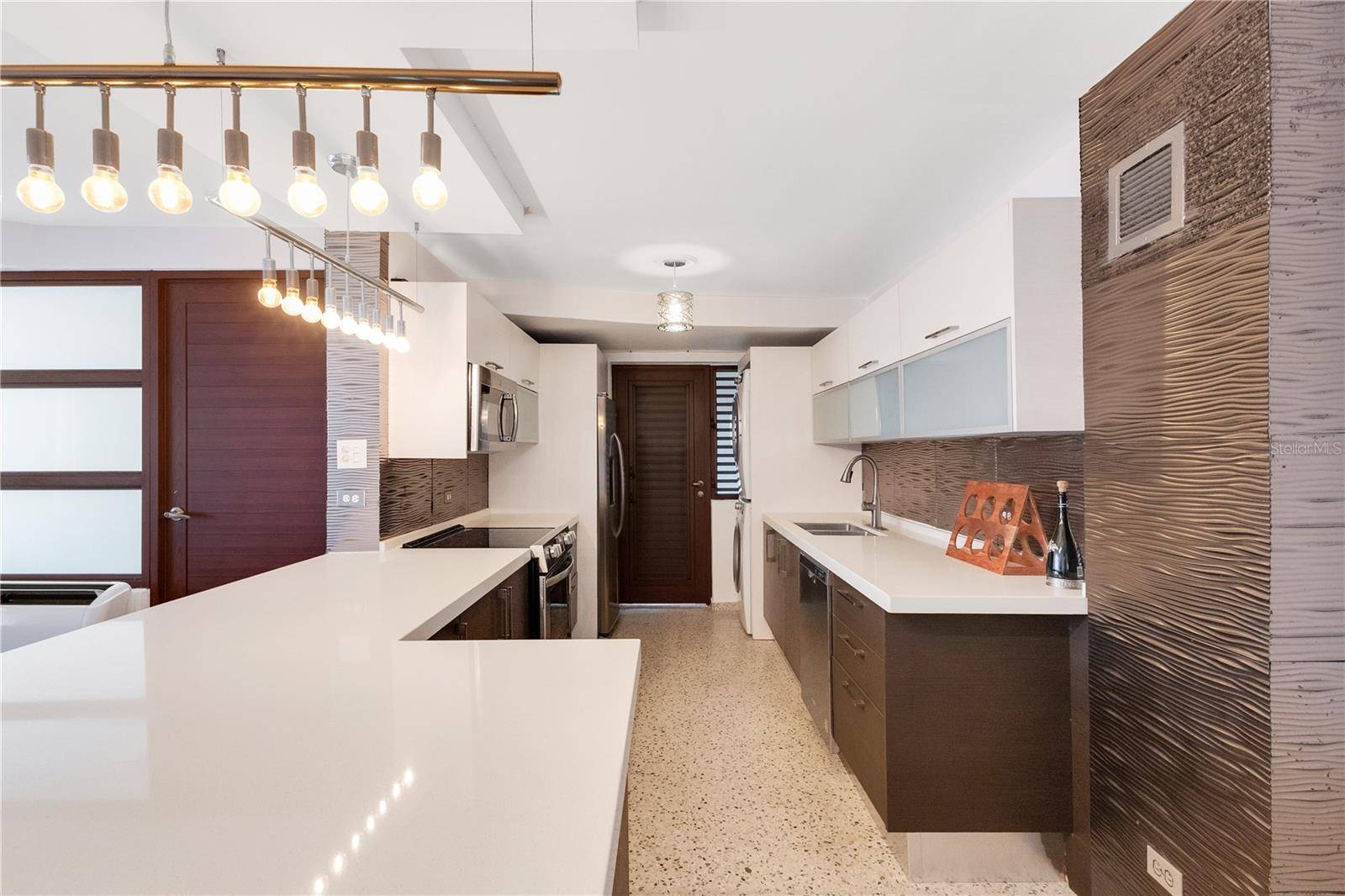 187 PINE GROVE #187, Carolina, PR 00979
