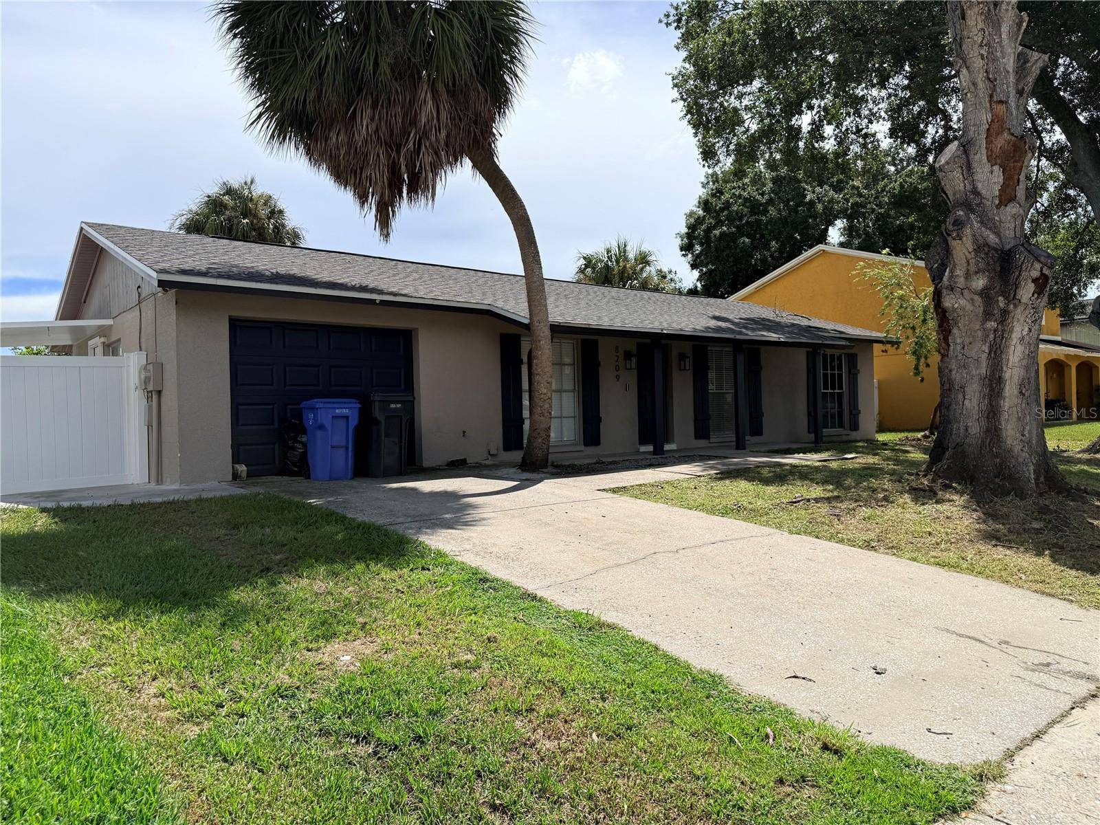 8209 VASSAR CIR, Tampa, FL 33634