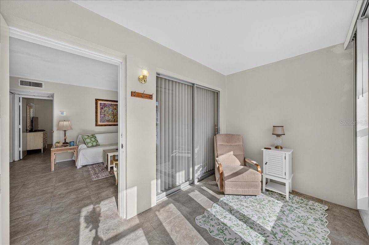 1221 DREW ST #B7, Clearwater, FL 33755