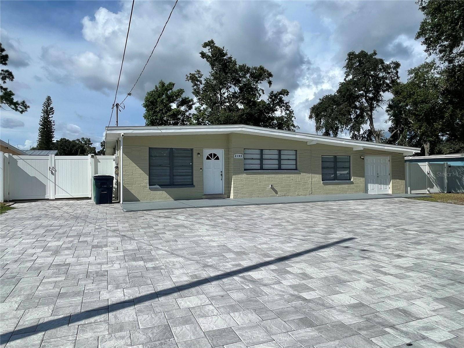 2307 W HAMILTON AVE, Tampa, FL 33604