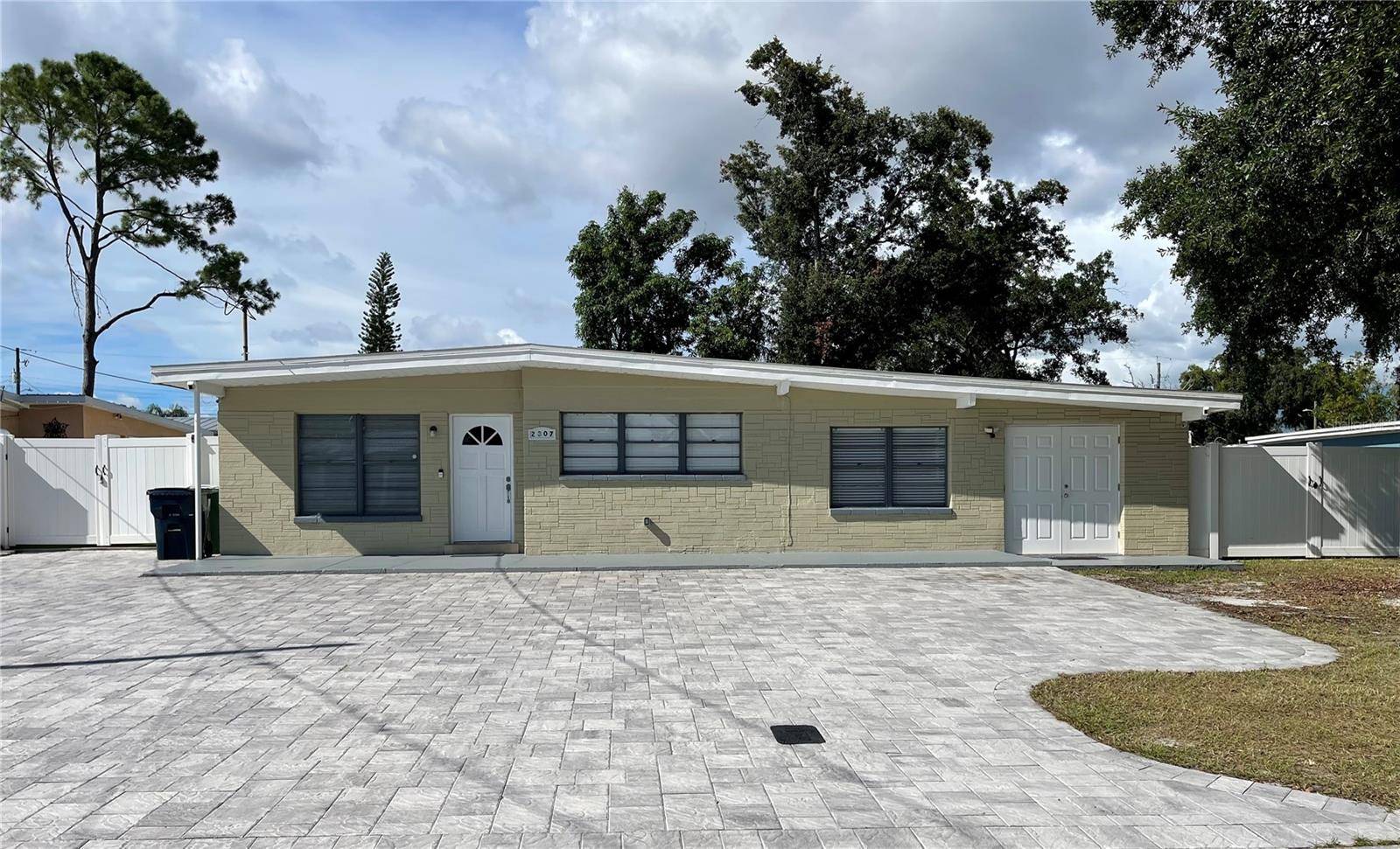 2307 W HAMILTON AVE, Tampa, FL 33604