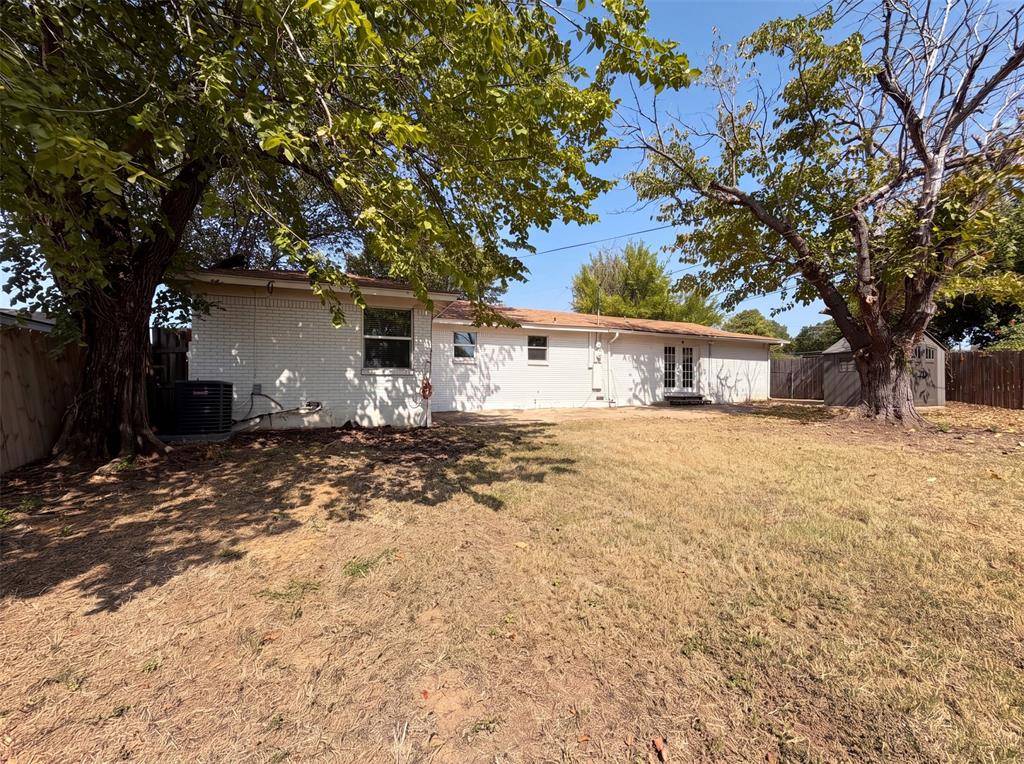 832 Central Drive, Bedford, TX 76022