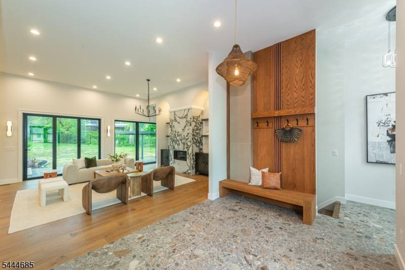 98 Haddenfield Rd, Clifton City, NJ 07013