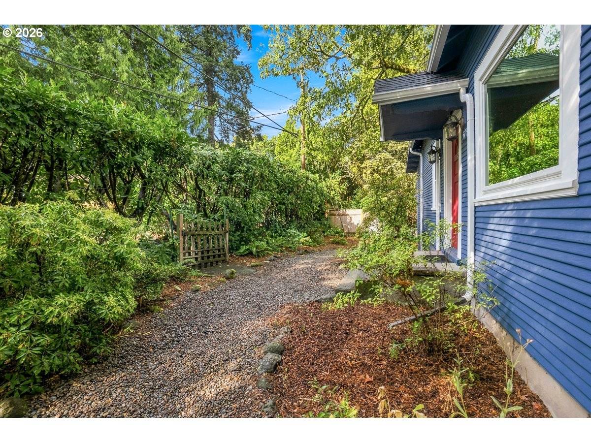 5753 SW VERMONT ST, Portland, OR 97219