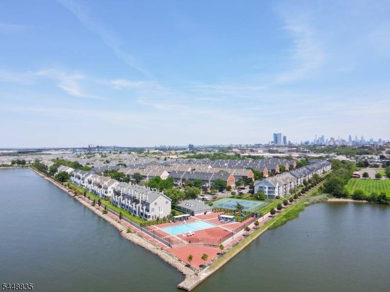 25 Holly St, Jersey City, NJ 07305