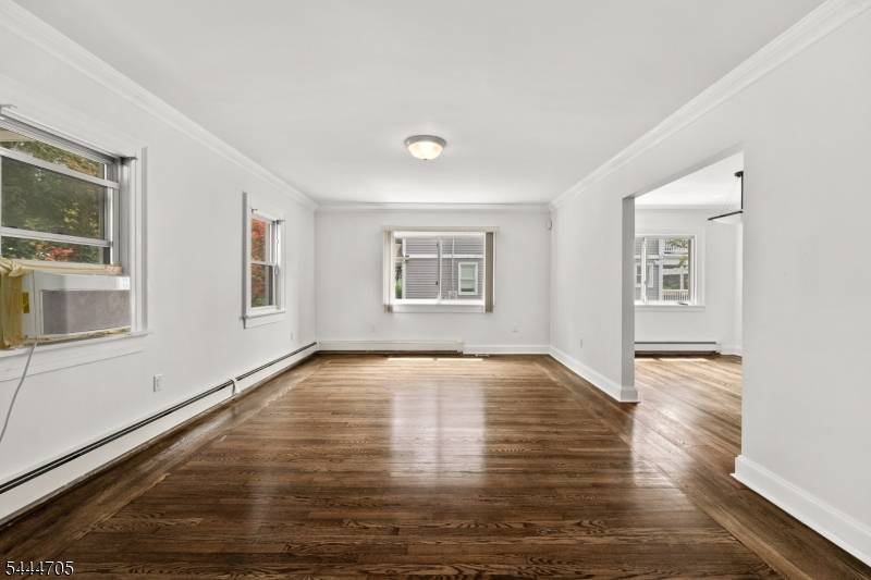 54 Chestnut Ave, Park Ridge Boro, NJ 07656