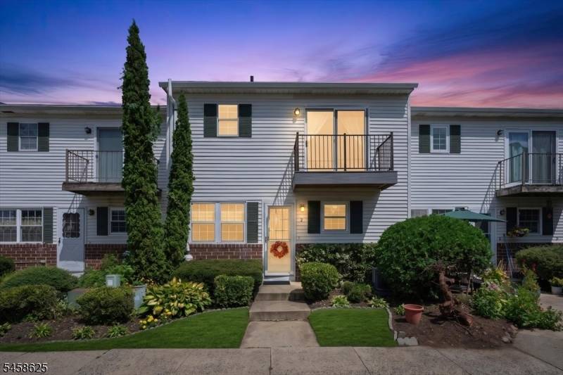 2 King James Ct, Scotch Plains Twp., NJ 07076