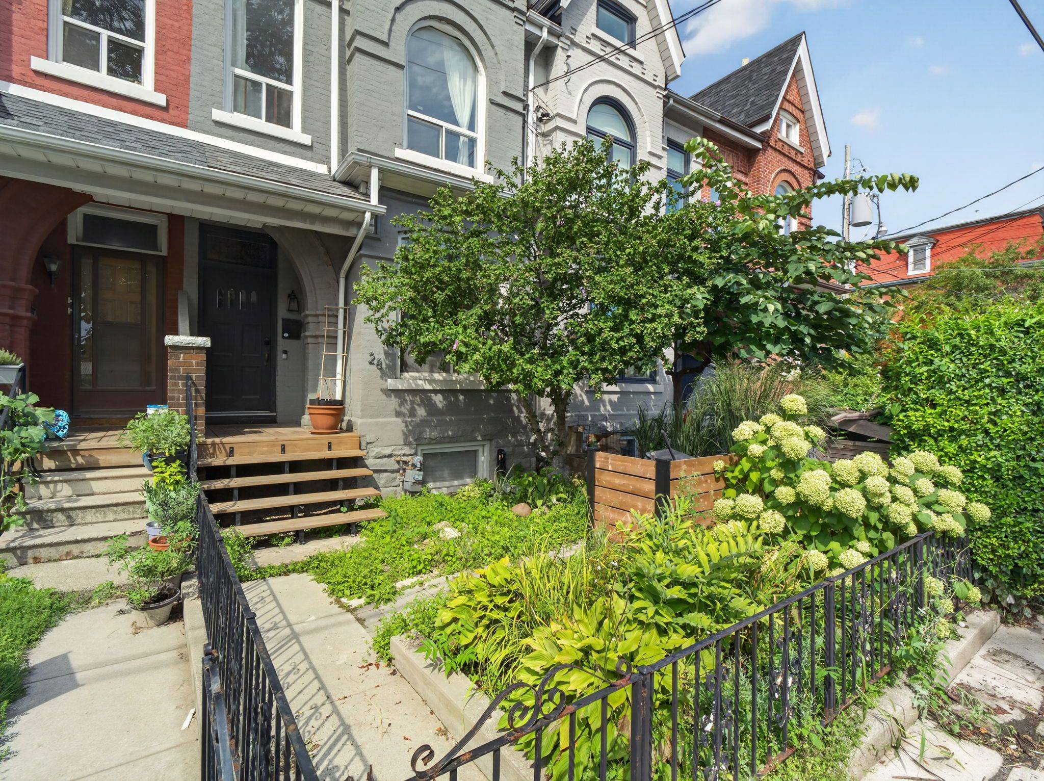 28 Robinson ST, Toronto C01, ON M6J 1L2