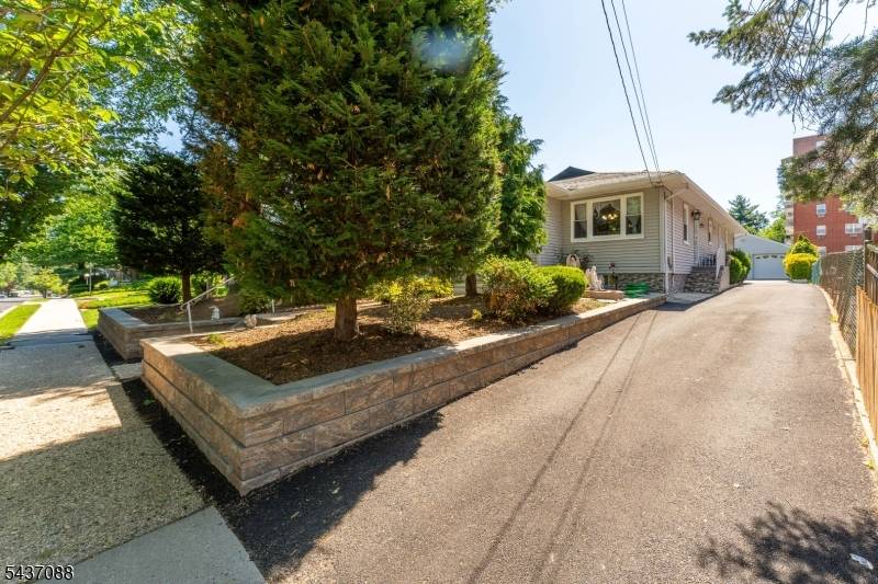 72 Clarendon Pl, Hackensack City, NJ 07601