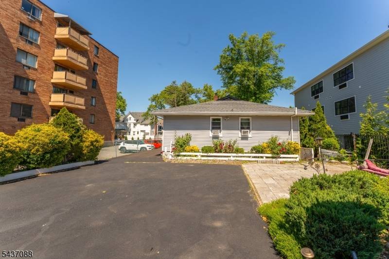 72 Clarendon Pl, Hackensack City, NJ 07601