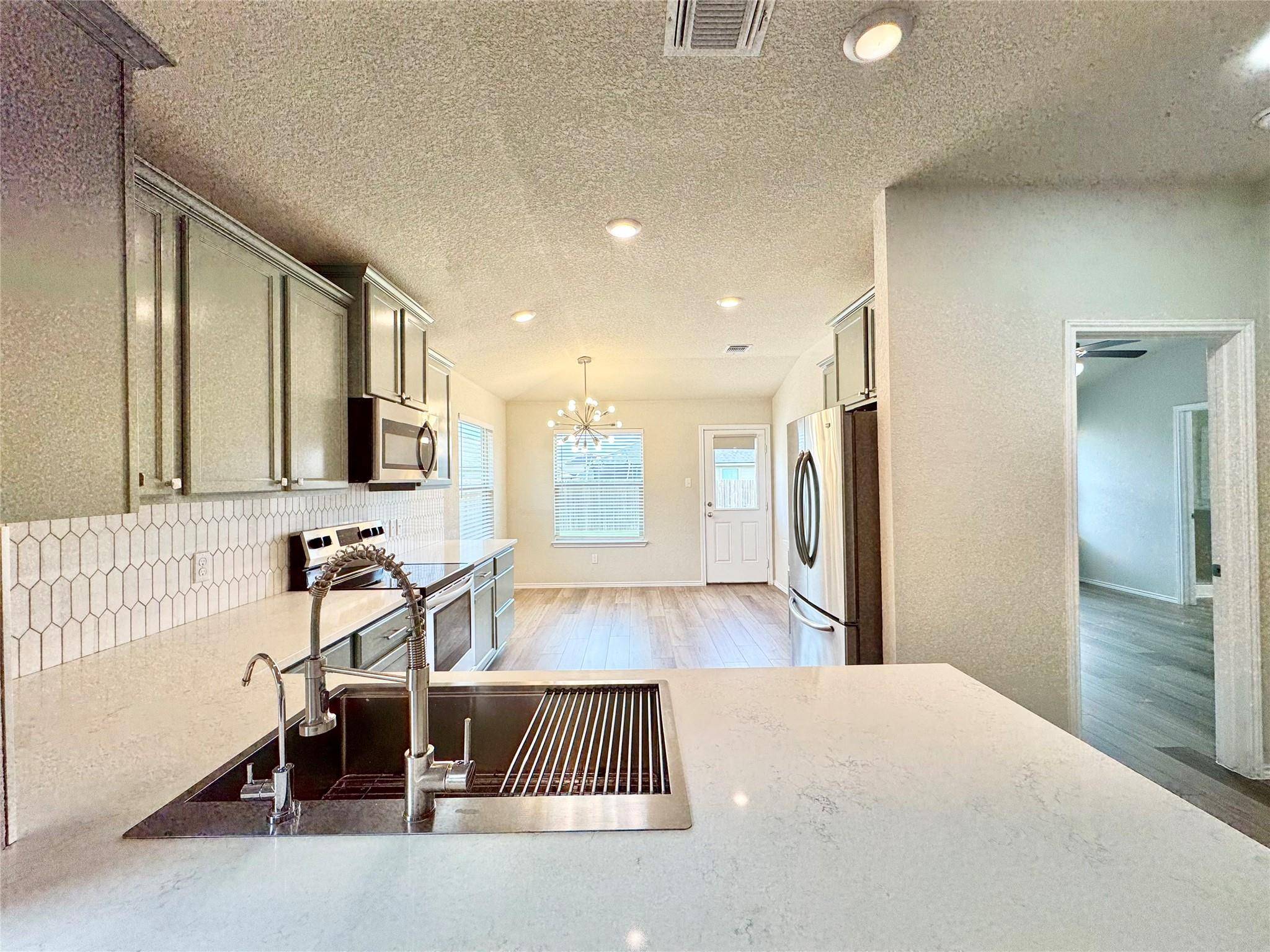 173 Beth Ann LOOP, Taylor, TX 76574