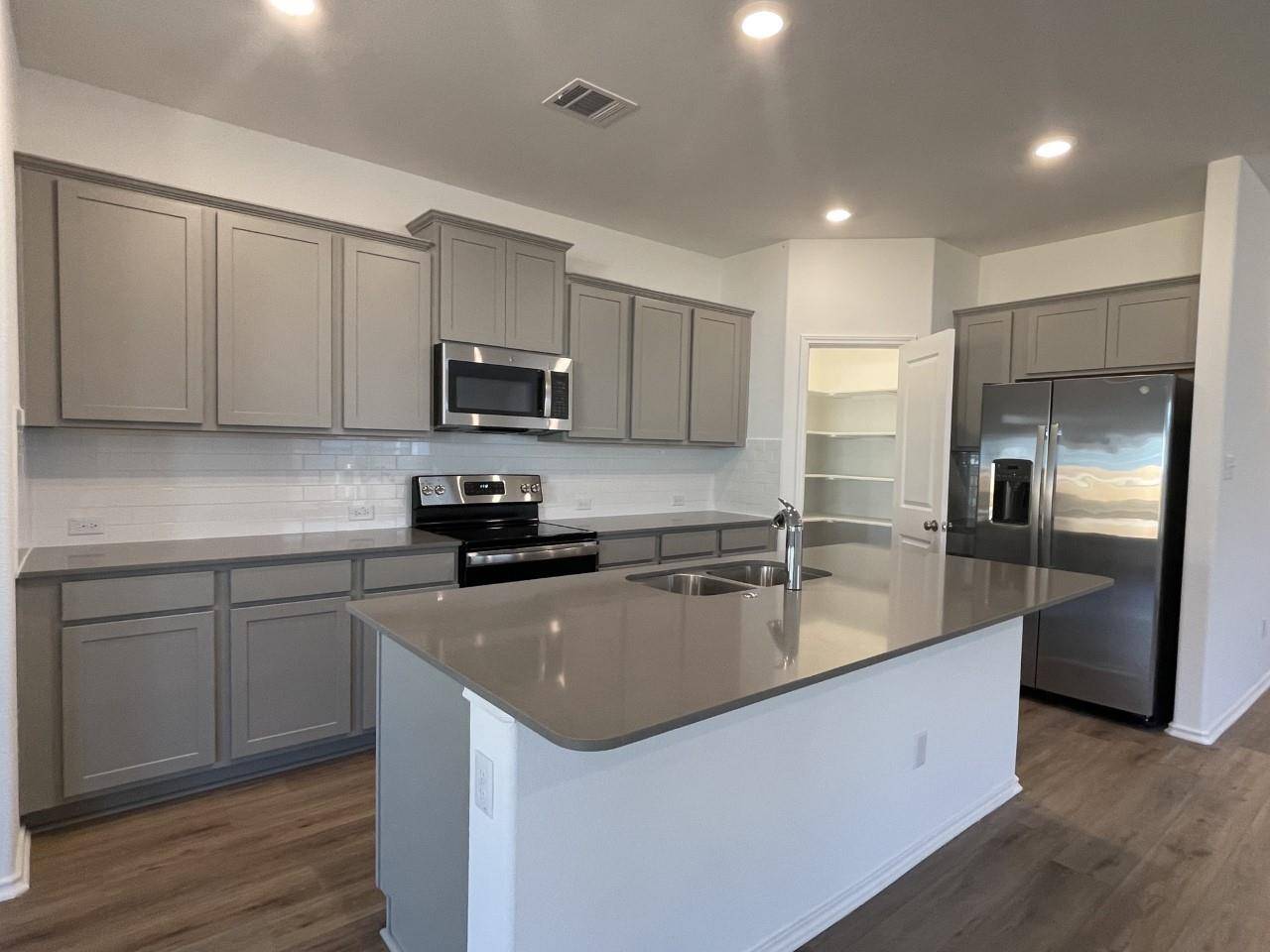 136 Perfect World LOOP, Jarrell, TX 76537