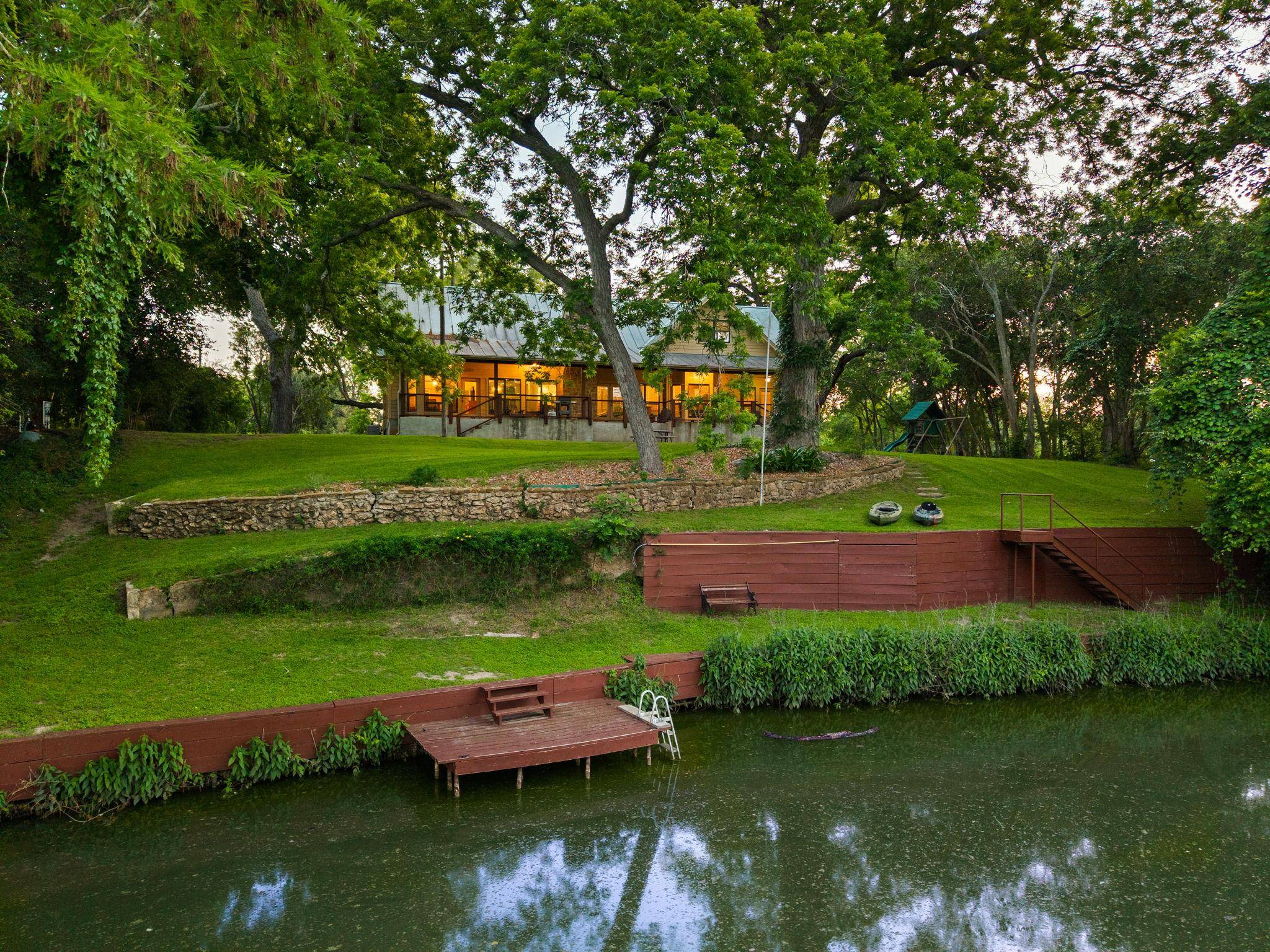 302 Guadalupe River DR, Seguin, TX 78155