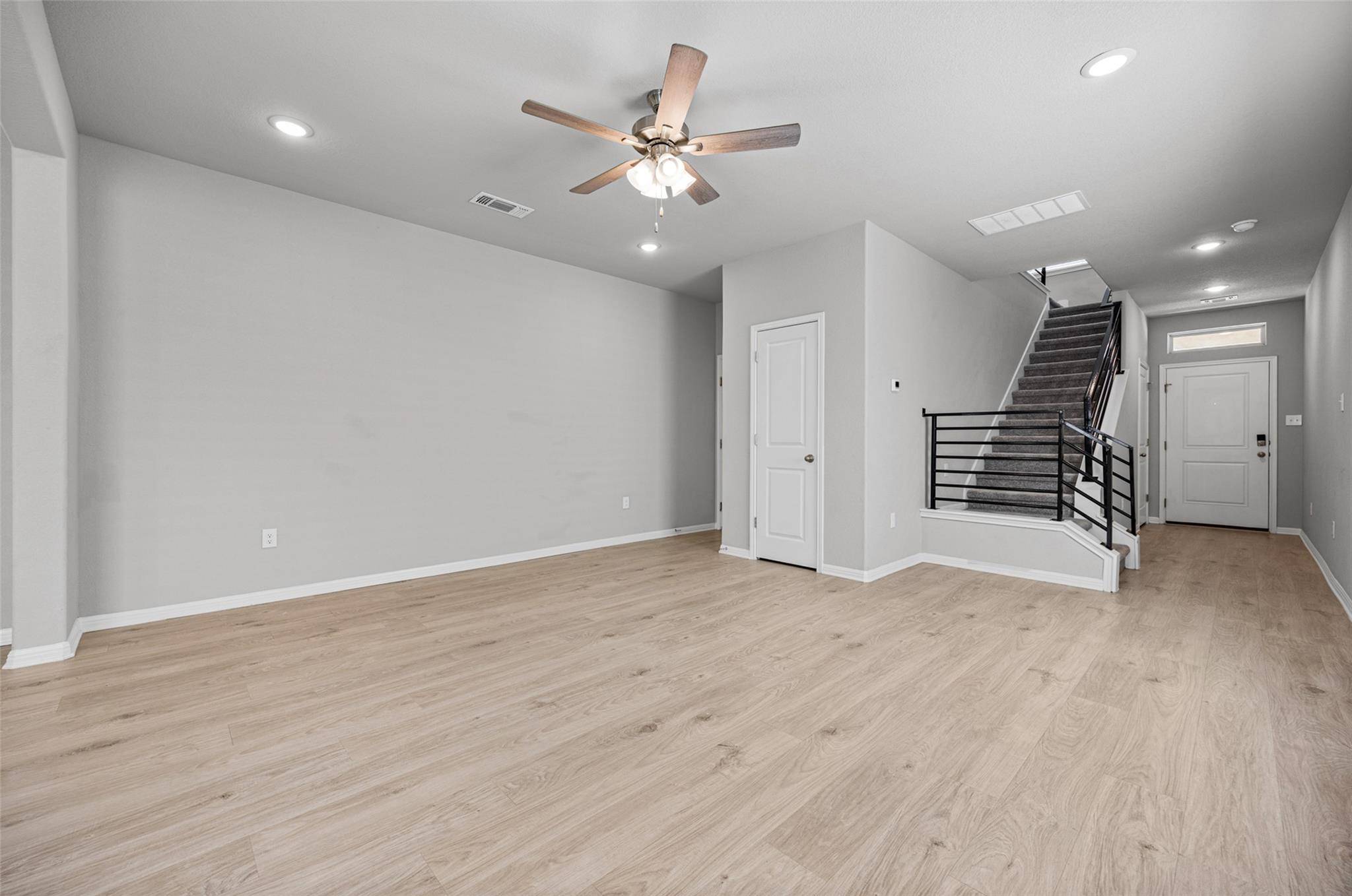 142 Goosewinged DR, Kyle, TX 78640