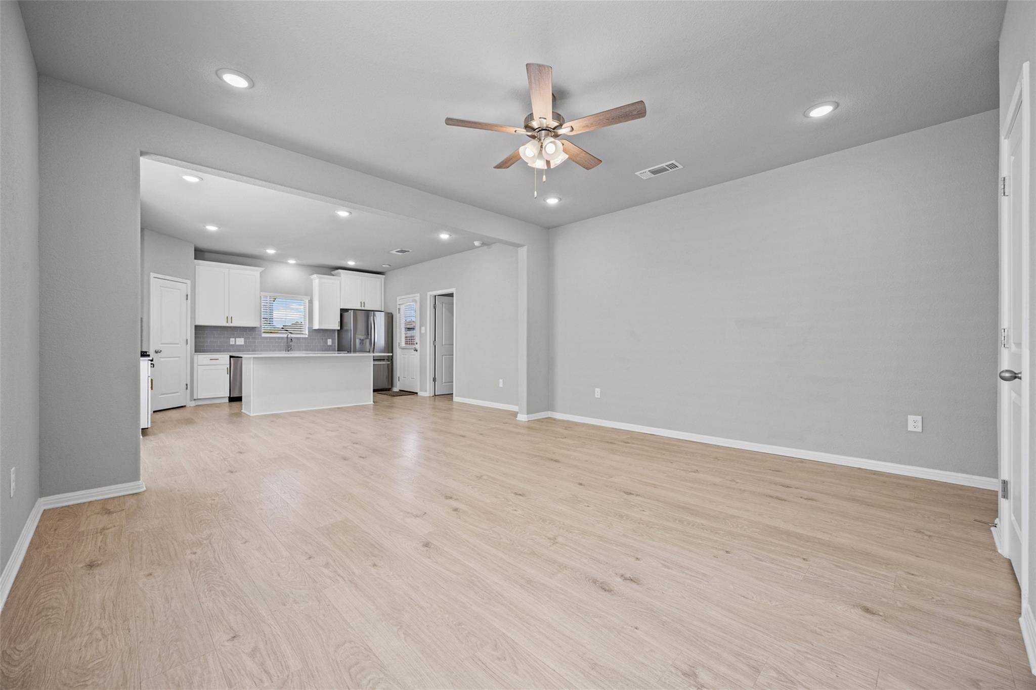 142 Goosewinged DR, Kyle, TX 78640