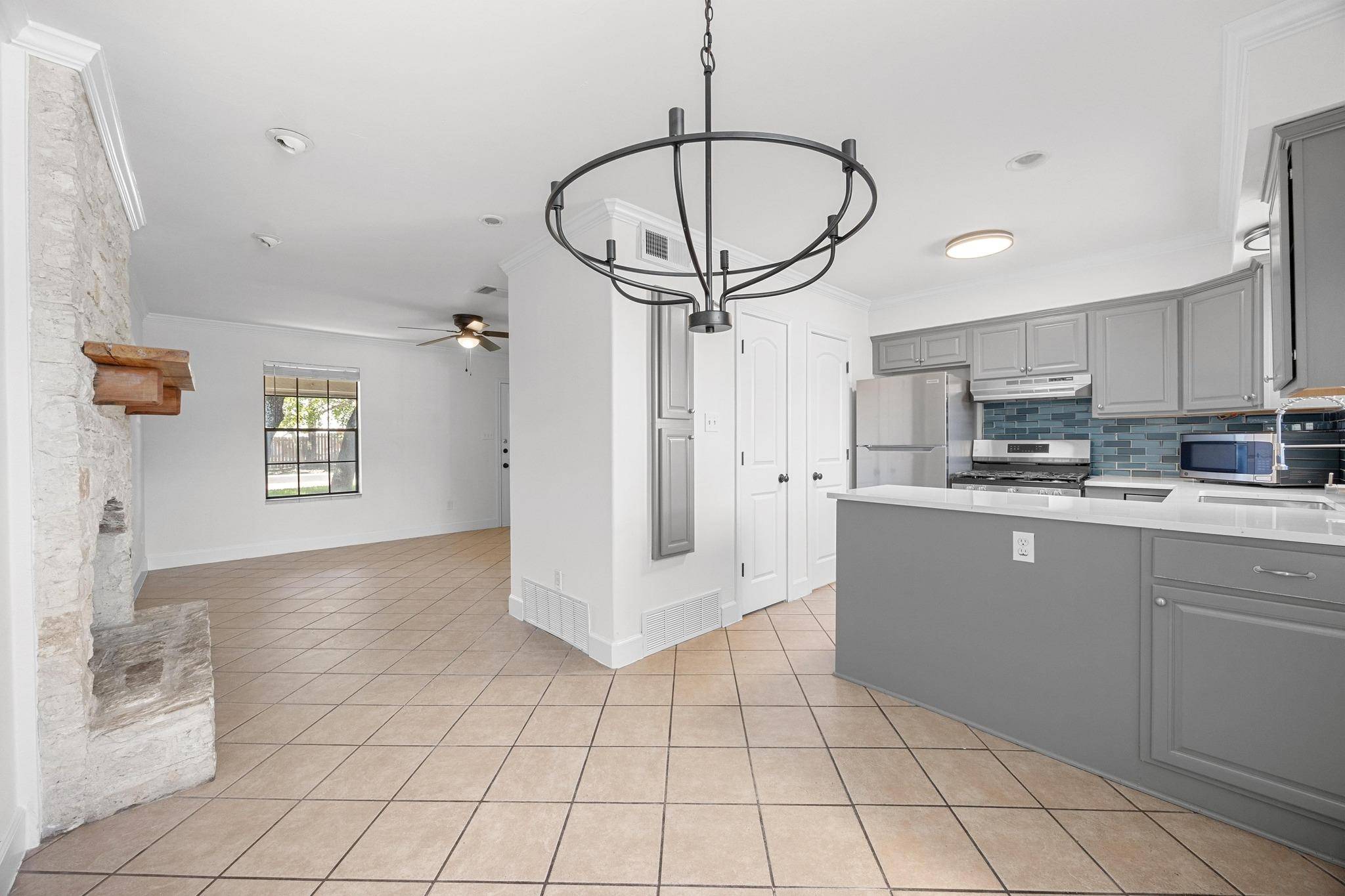 204 Northwest DR #A, Round Rock, TX 78664