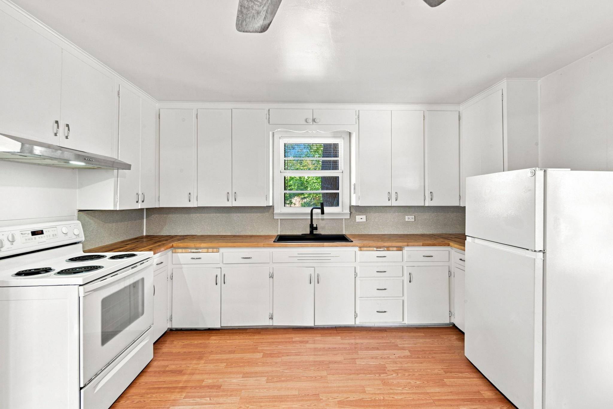 312 S Wilson Ave, Giddings, TX 78942