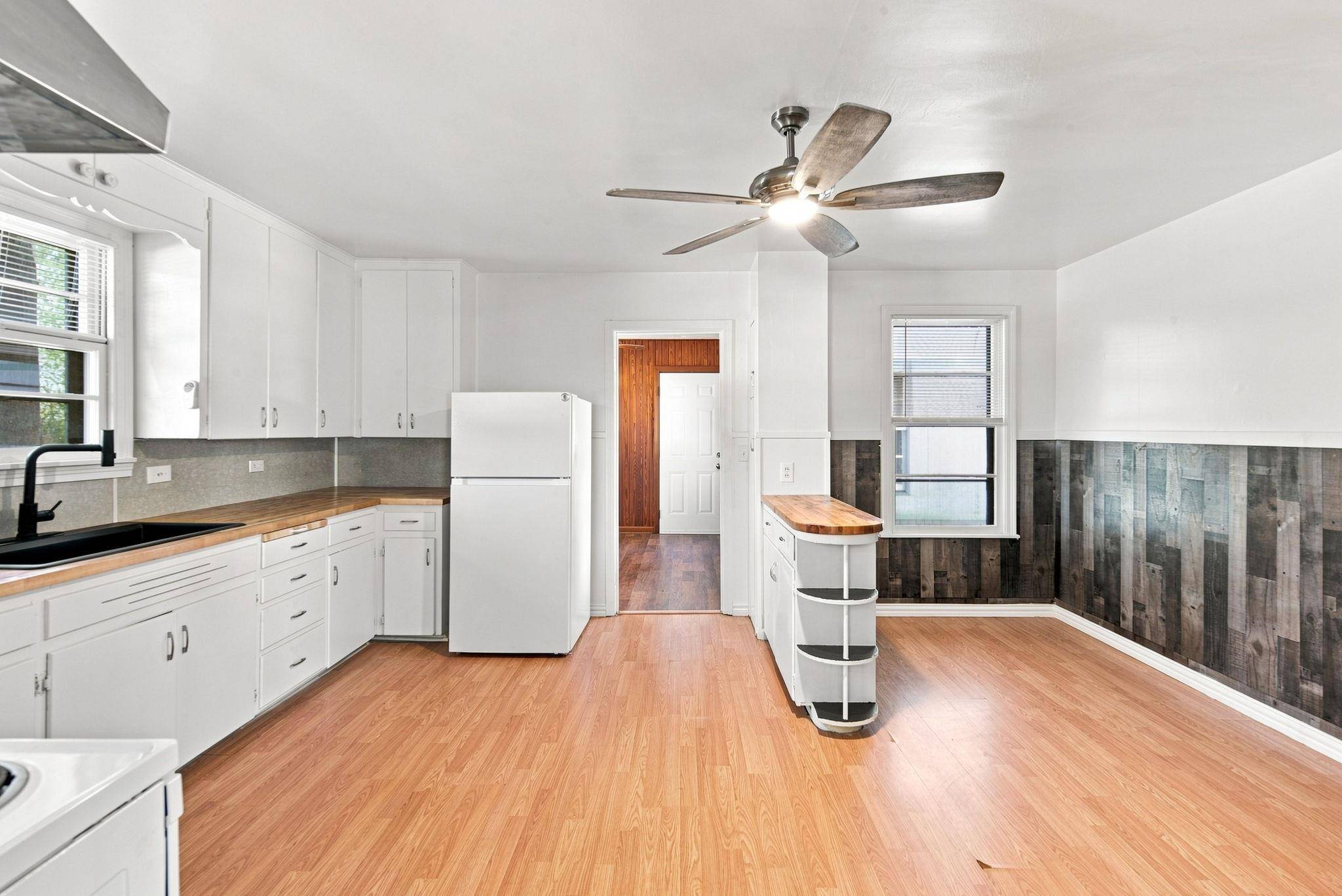 312 S Wilson Ave, Giddings, TX 78942