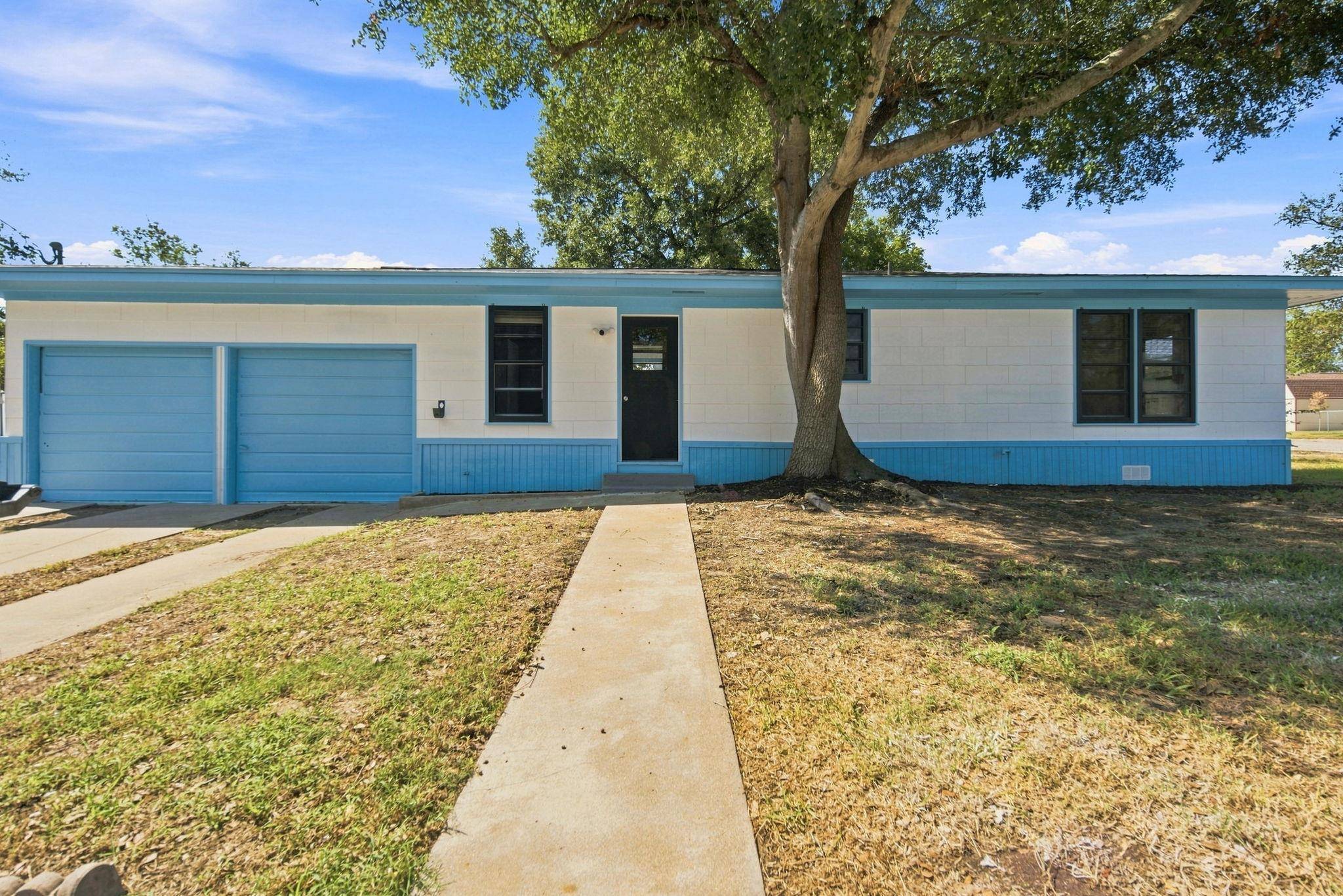 312 S Wilson Ave, Giddings, TX 78942