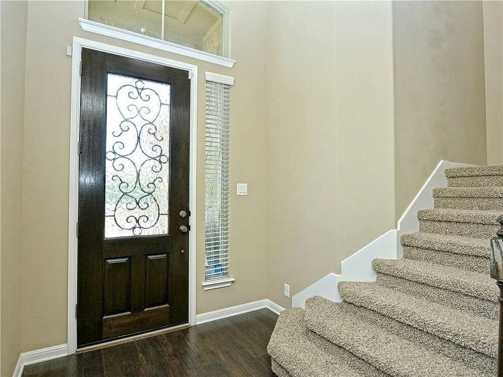9512 Solana Vista LOOP #B, Austin, TX 78750