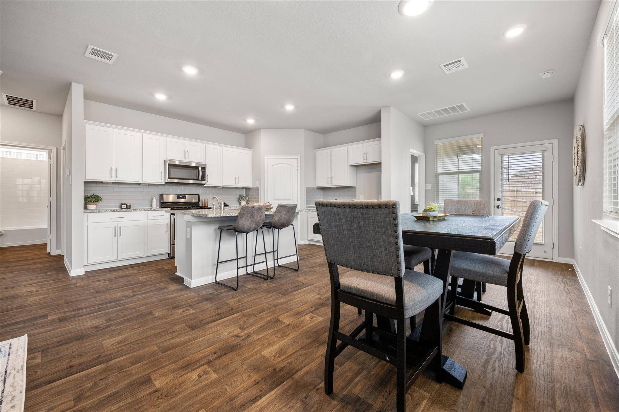 104 Sky Meadows CIR, San Marcos, TX 78666