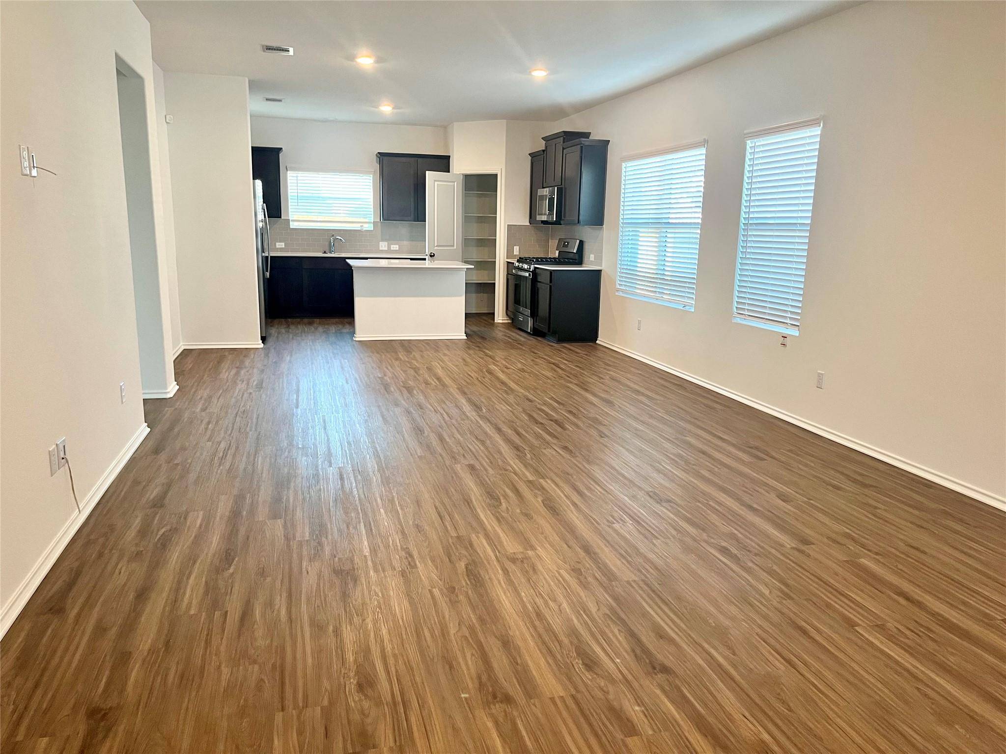 100 Milliner LOOP, Hutto, TX 78634