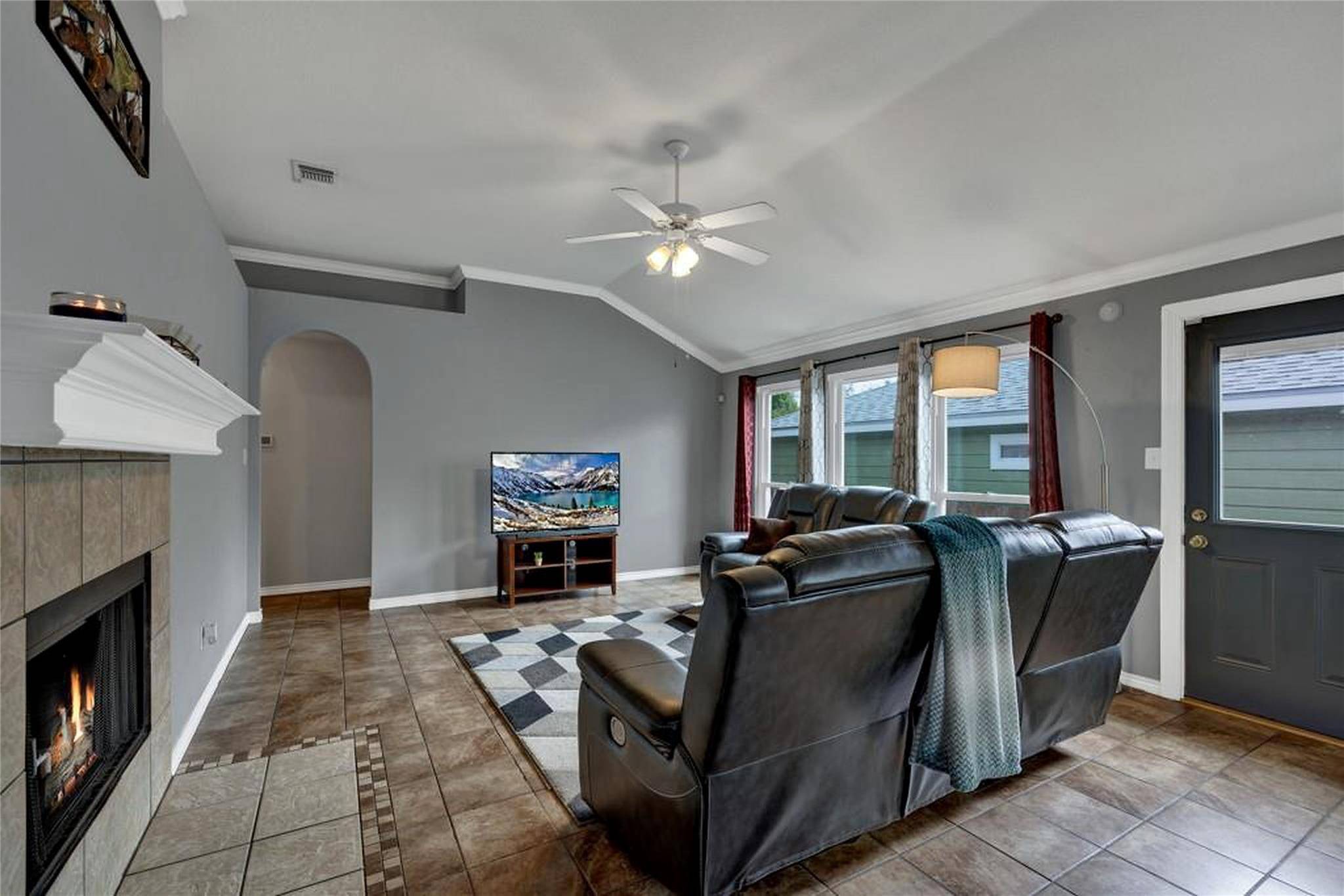 1124 Lago Vista ST, San Marcos, TX 78666
