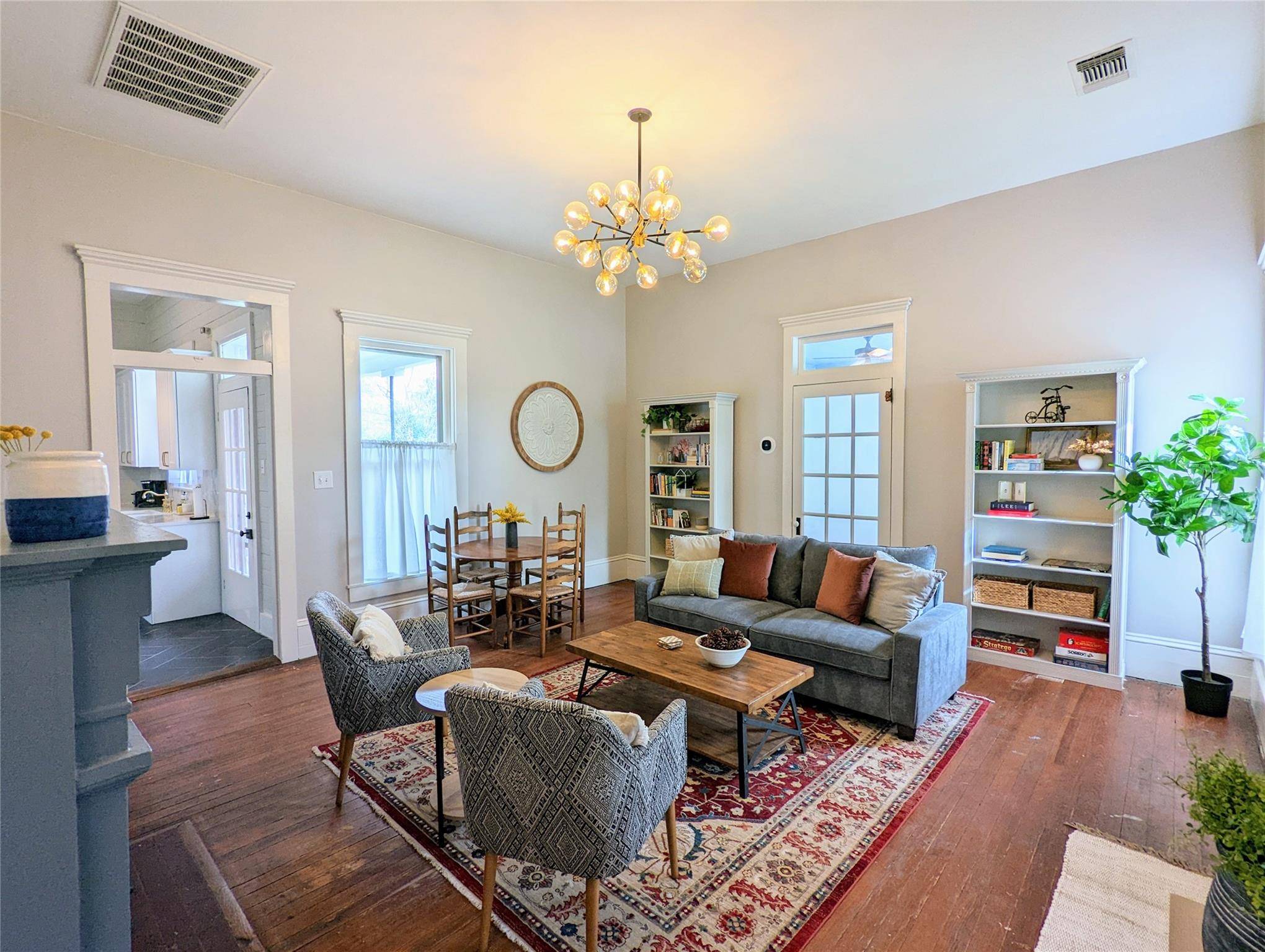 515 E 8th ST, Georgetown, TX 78626