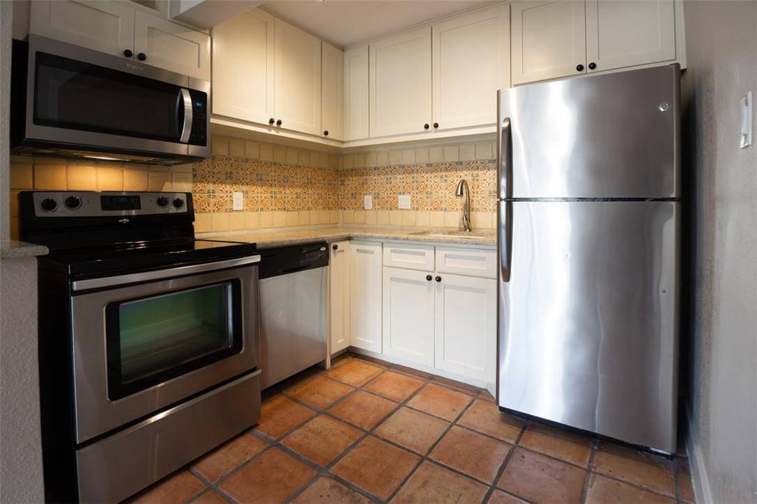 1306 Norwalk LN #302, Austin, TX 78703