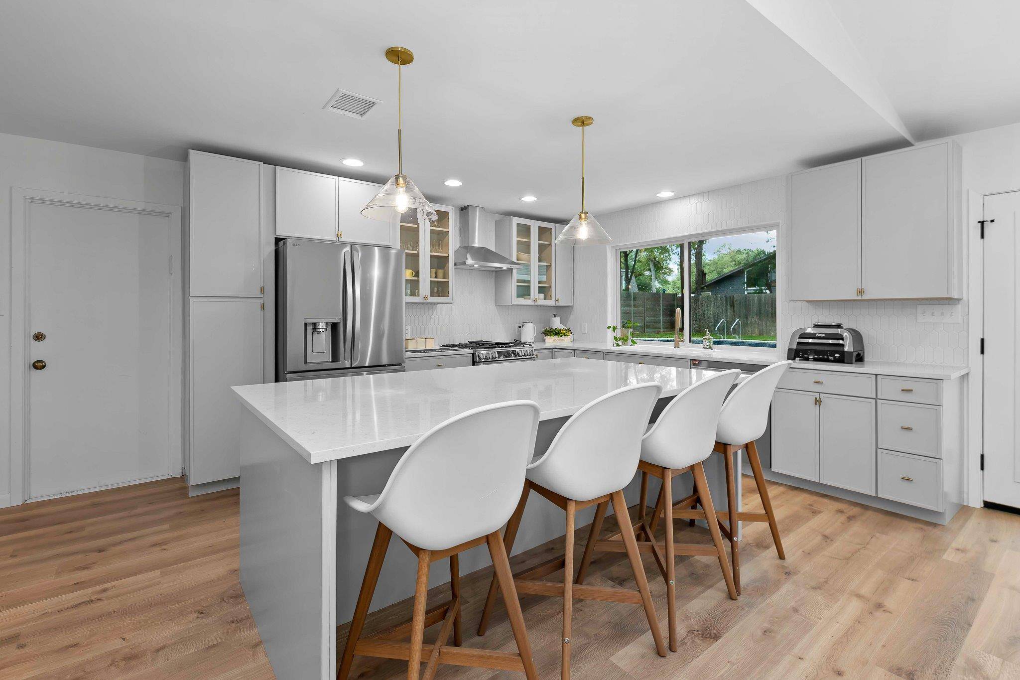 8806 Ridgehill DR, Austin, TX 78759