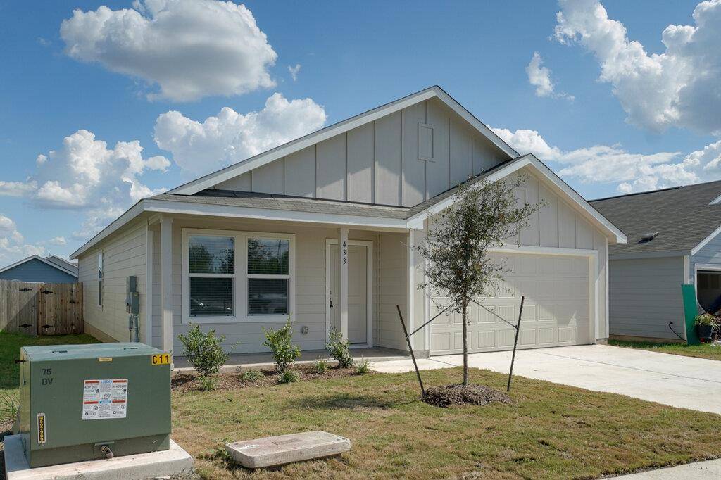 433 Whoopers LOOP, Uhland, TX 78640