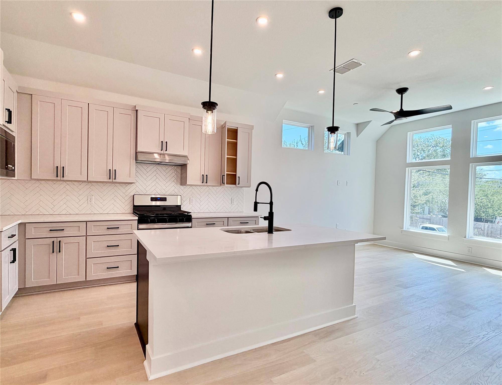 200 W 56th ST #8104, Austin, TX 78751