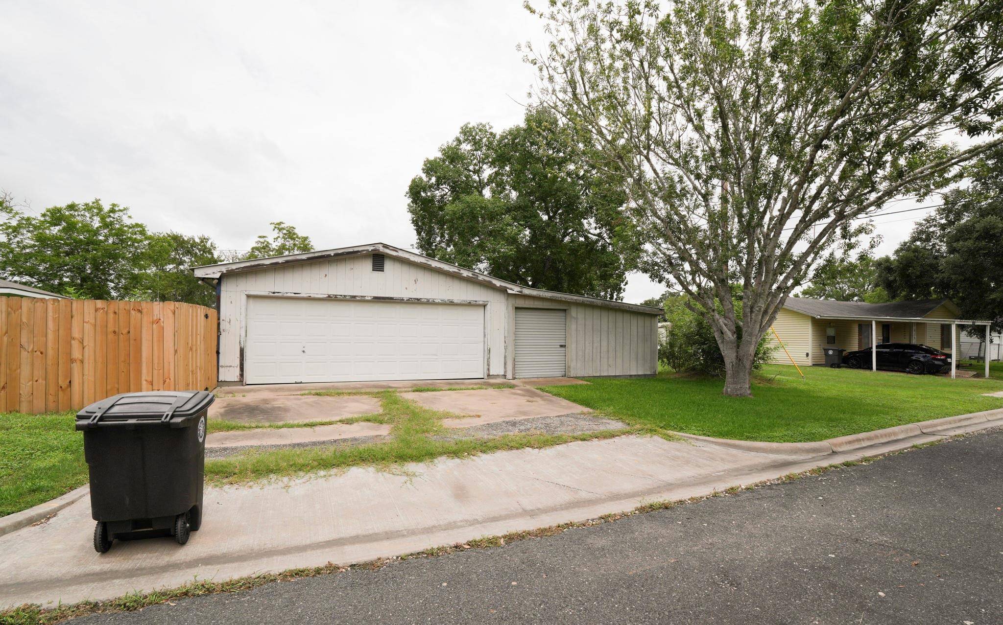 Address not disclosed, Schulenburg, TX 78956