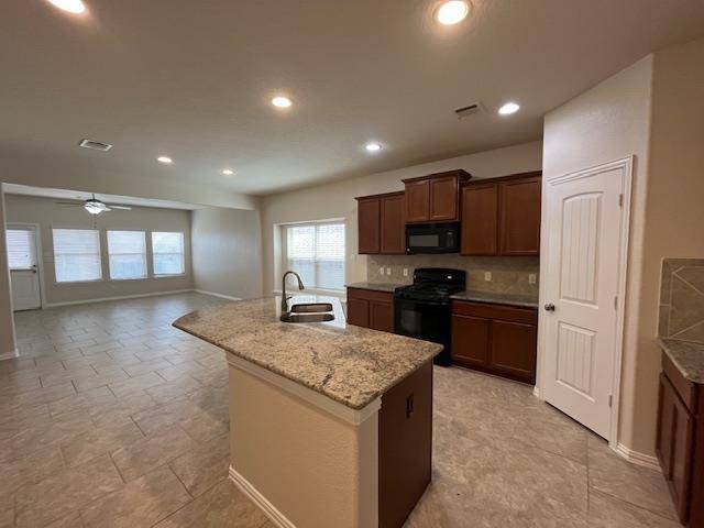 516 Rancho Verde DR, Leander, TX 78641