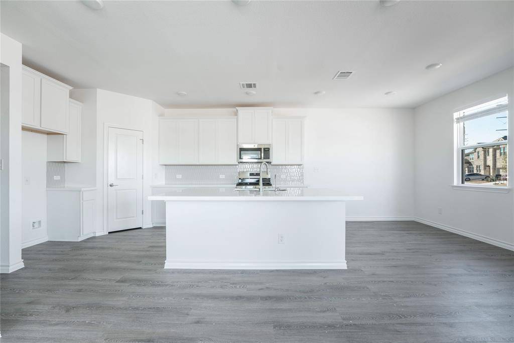 103 W Thurman Holt RD, Hutto, TX 78634