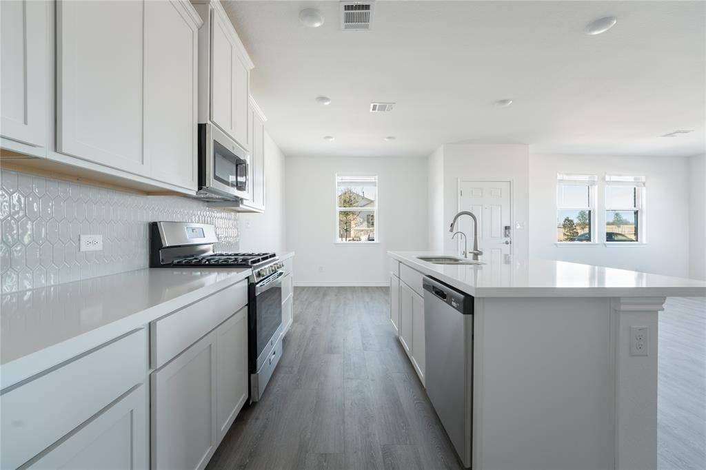 103 W Thurman Holt RD, Hutto, TX 78634