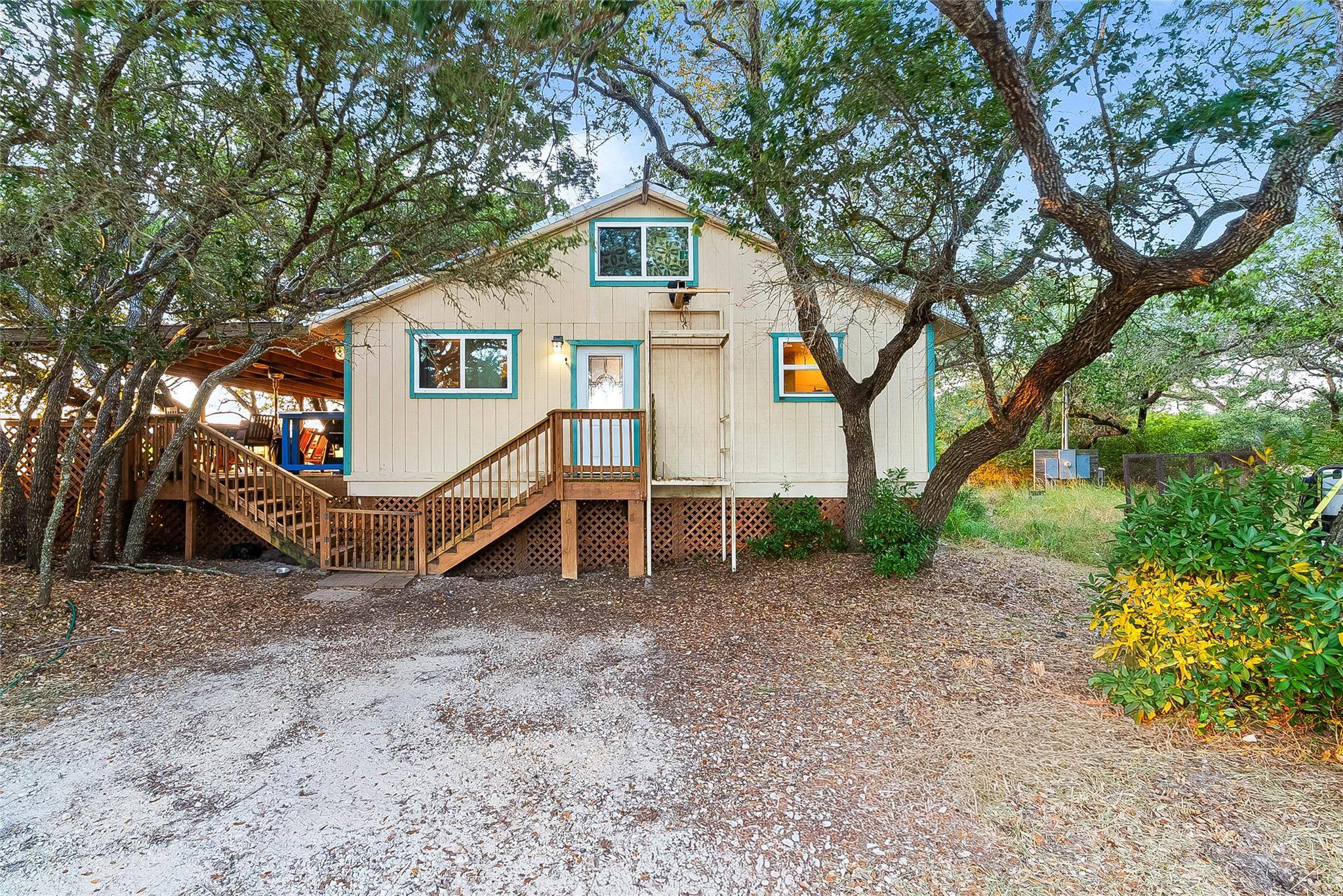 2301 Lone Star RD, Rockport, TX 78382