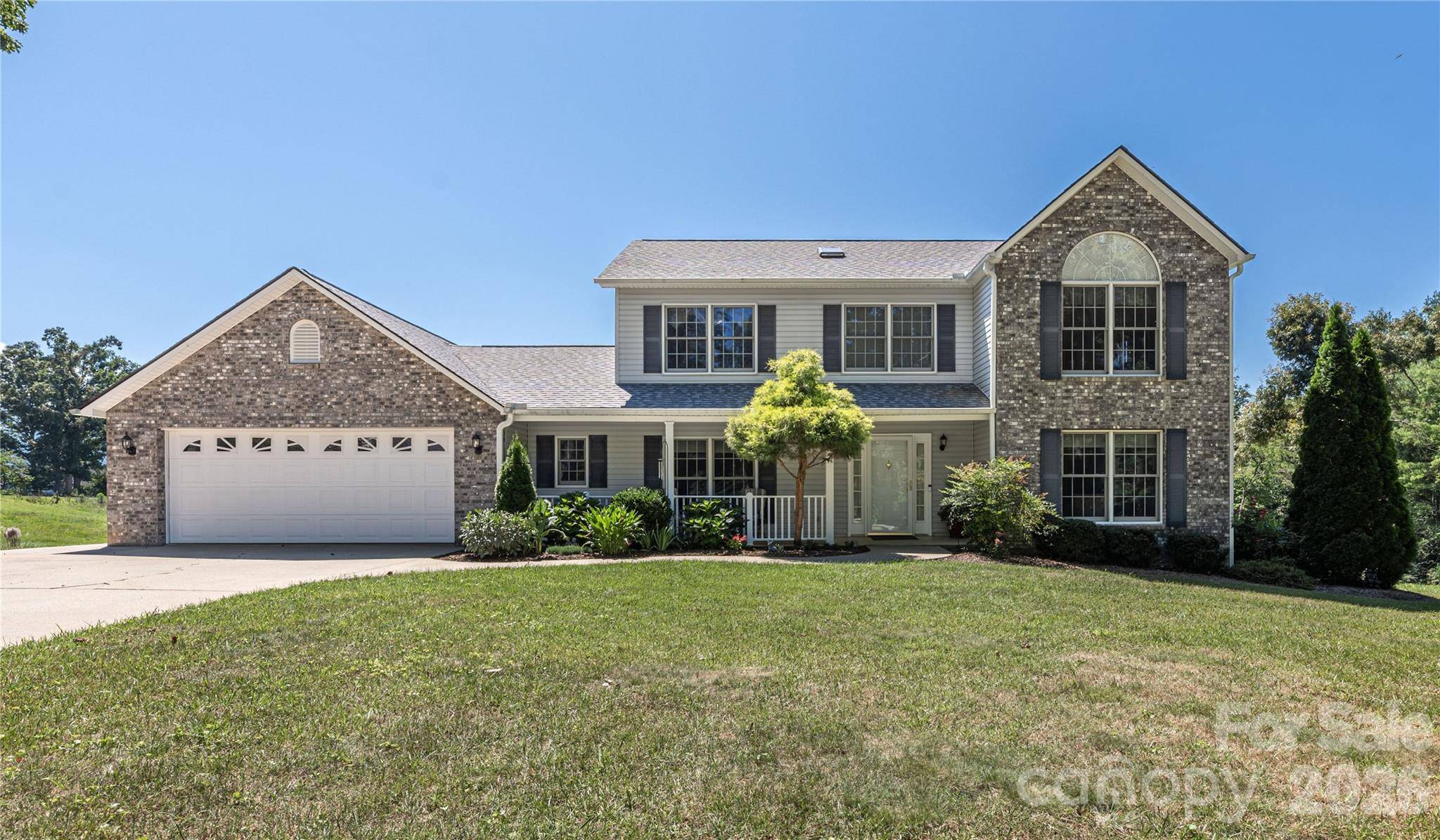 35 Forest Knoll DR, Weaverville, NC 28787