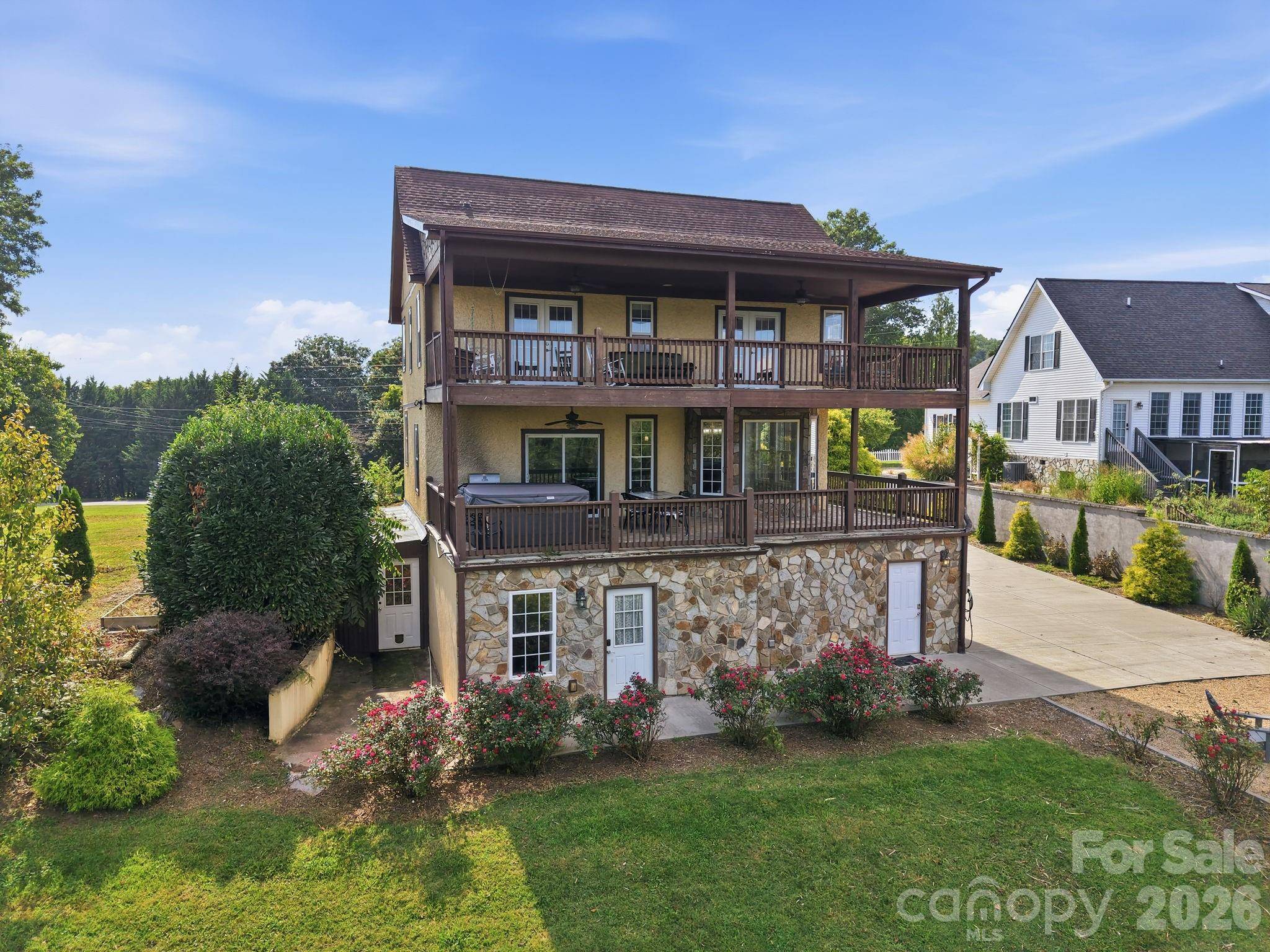 1037 S Main ST, Mars Hill, NC 28754