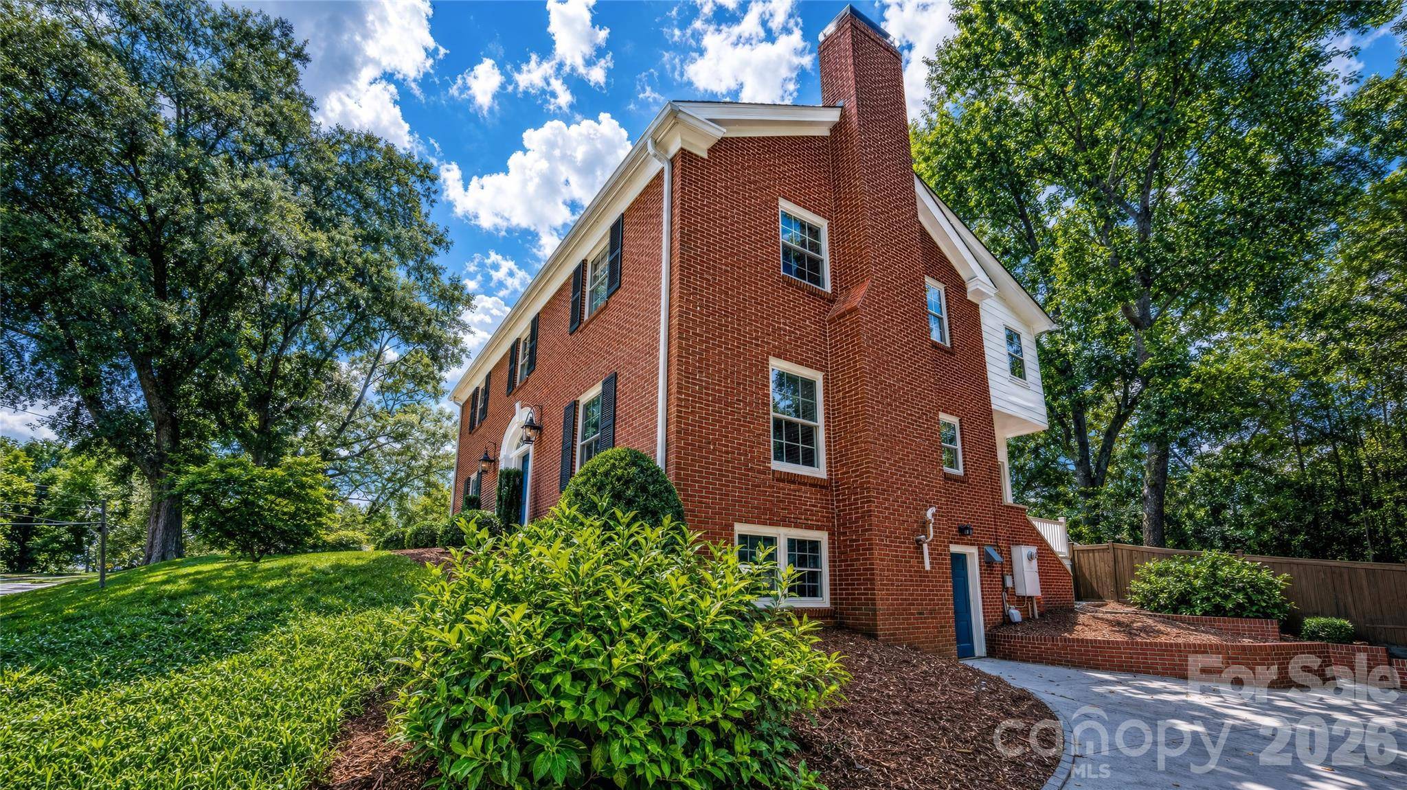 105 Montrose ST, Morganton, NC 28655
