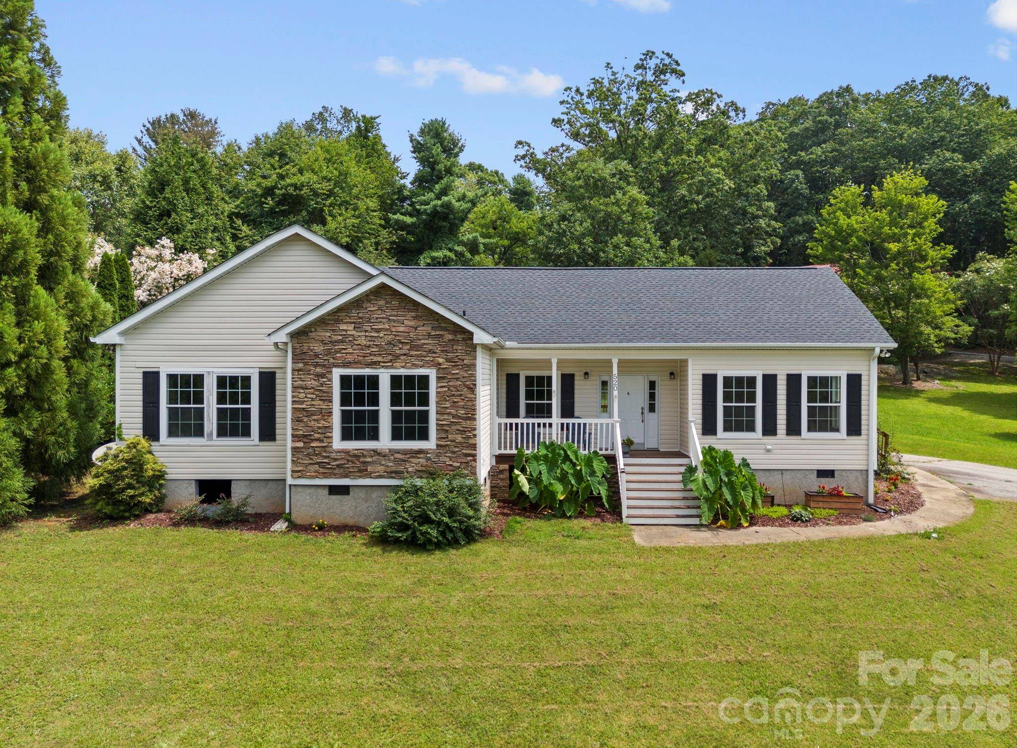 97 Meadowview DR, Saluda, NC 28773