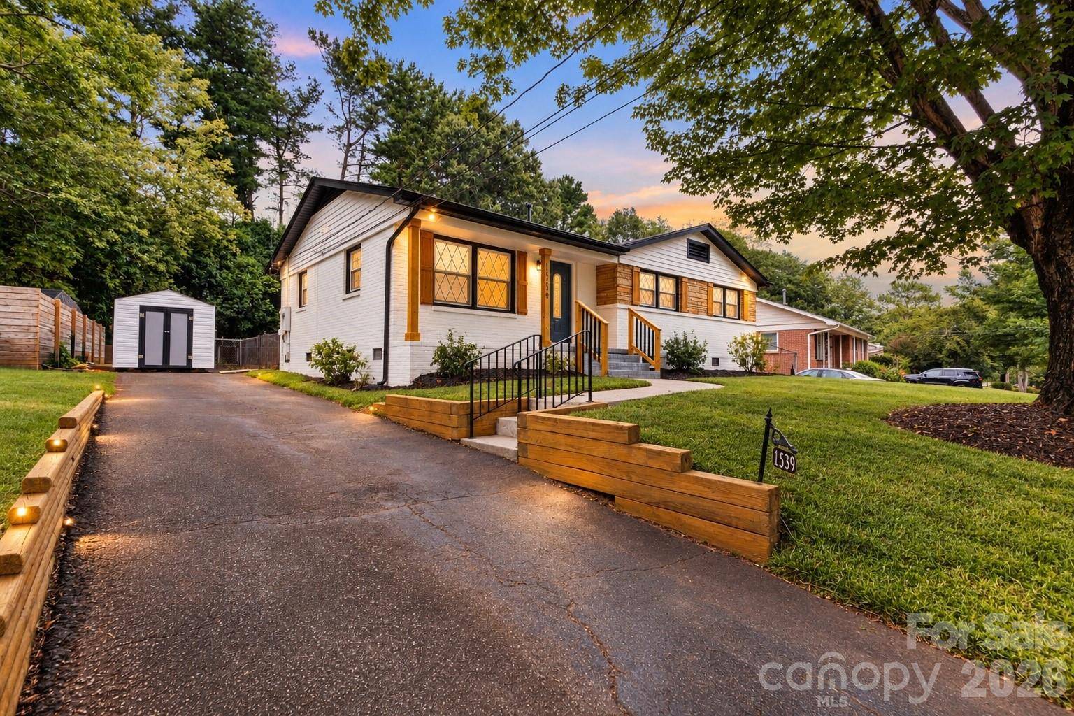 1539 Starbrook DR, Charlotte, NC 28210