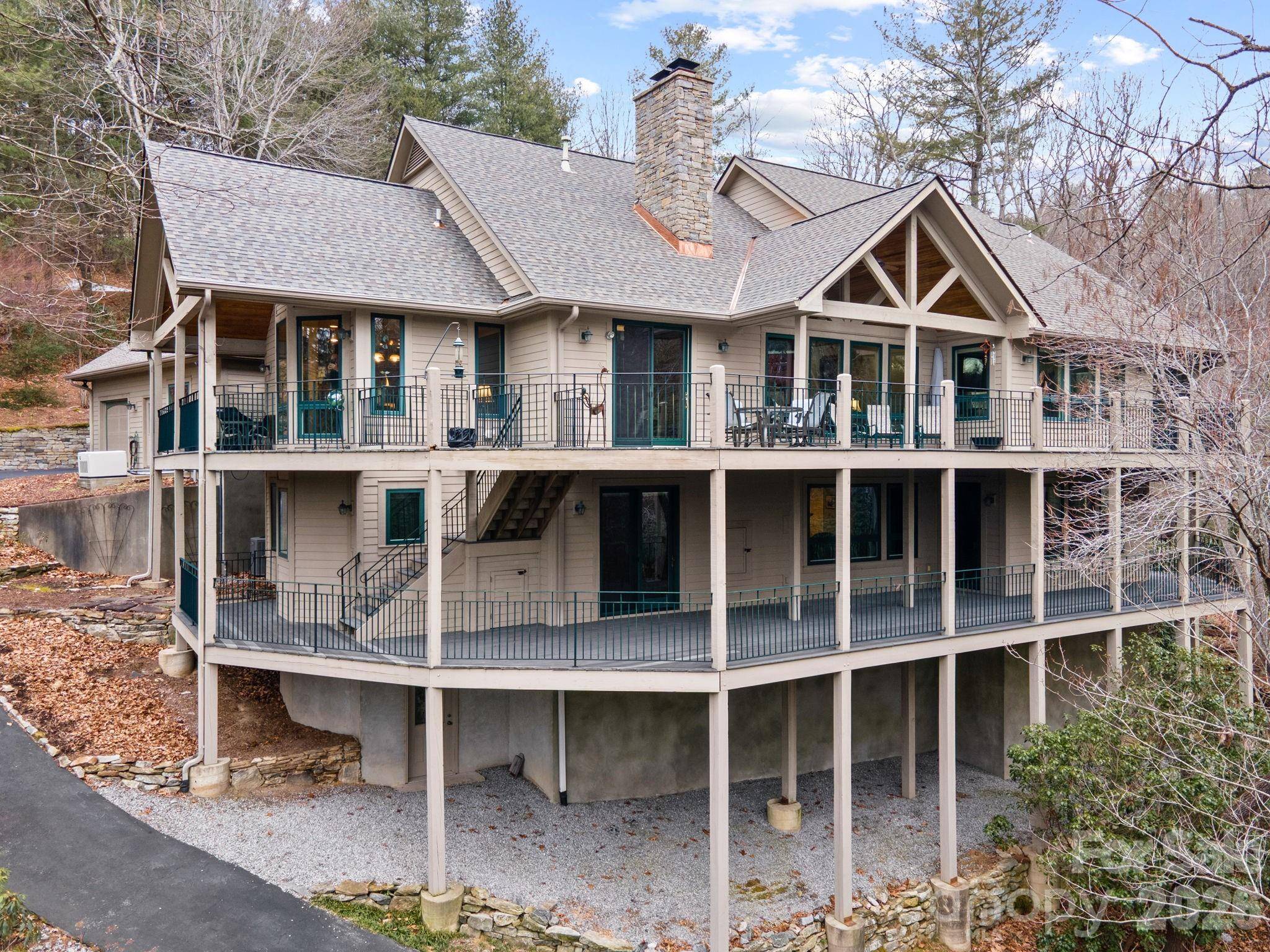 175 Overlook DR, Flat Rock, NC 28731