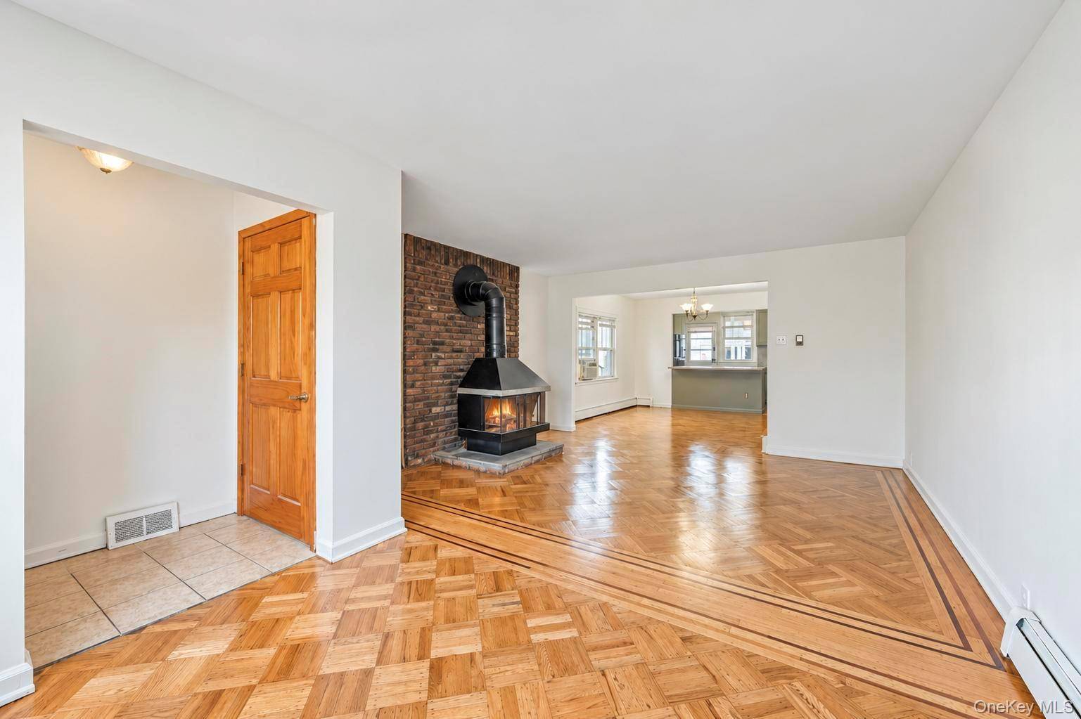 32-19 201st ST, Bayside, NY 11361