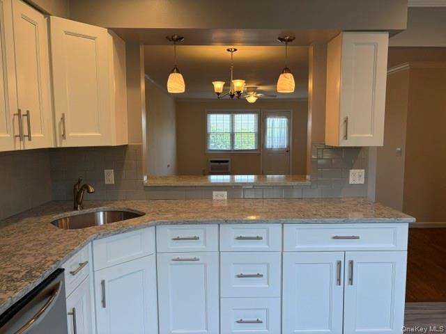 11 Harbour LN #1B, Oyster Bay, NY 11771