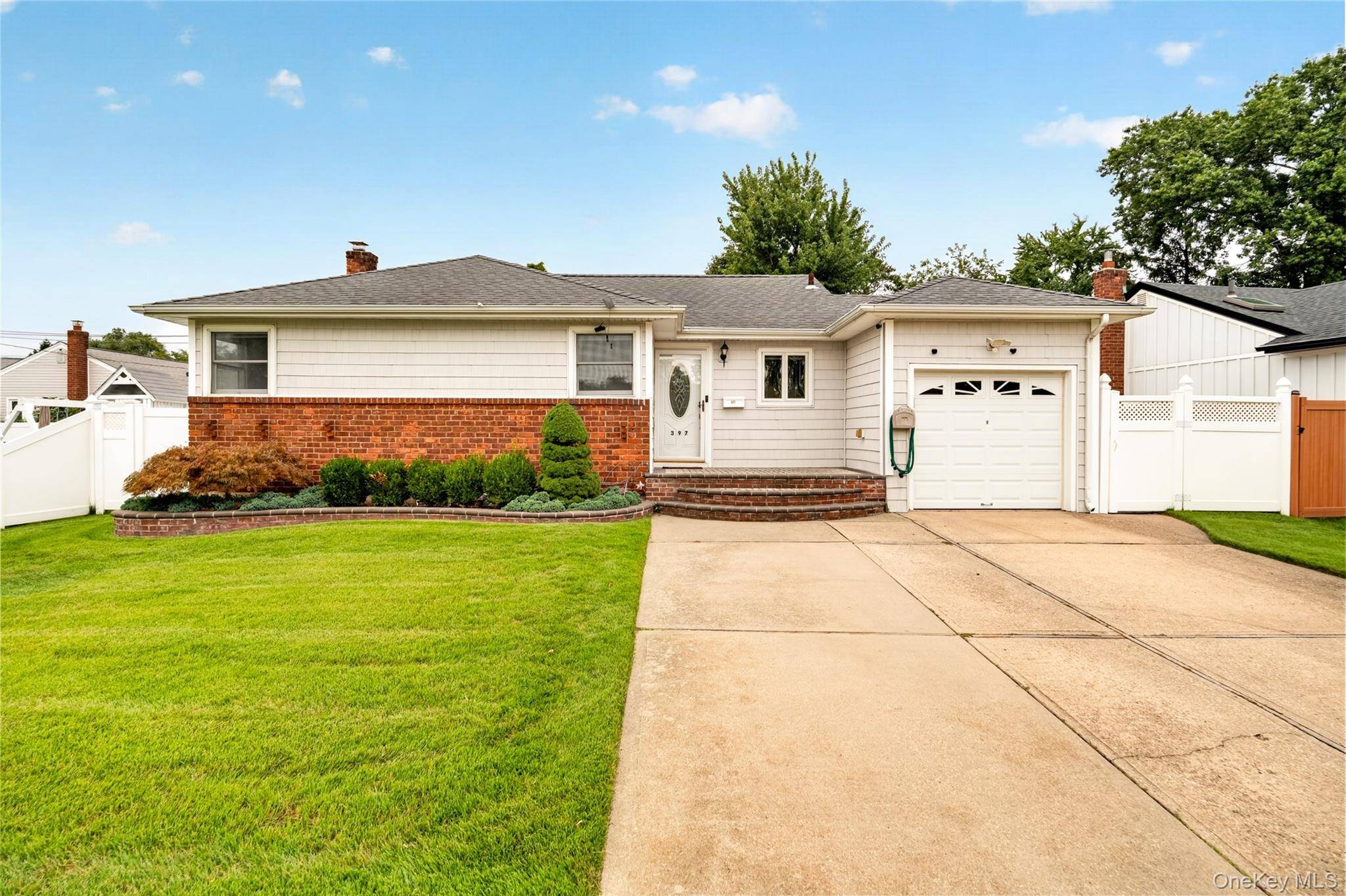 397 Briarwood RD, Massapequa, NY 11758