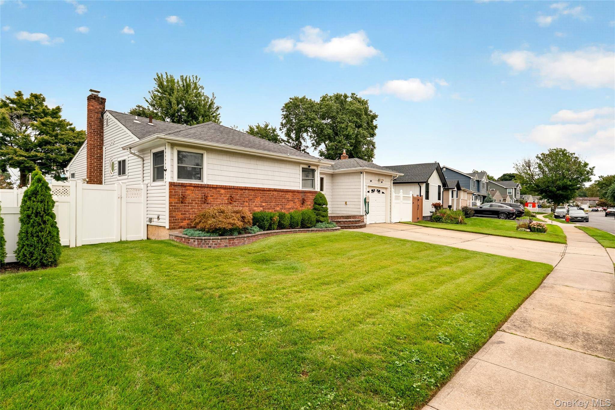 397 Briarwood RD, Massapequa, NY 11758