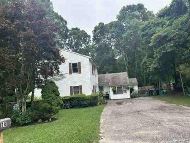 16 Astor DR, Shirley, NY 11967
